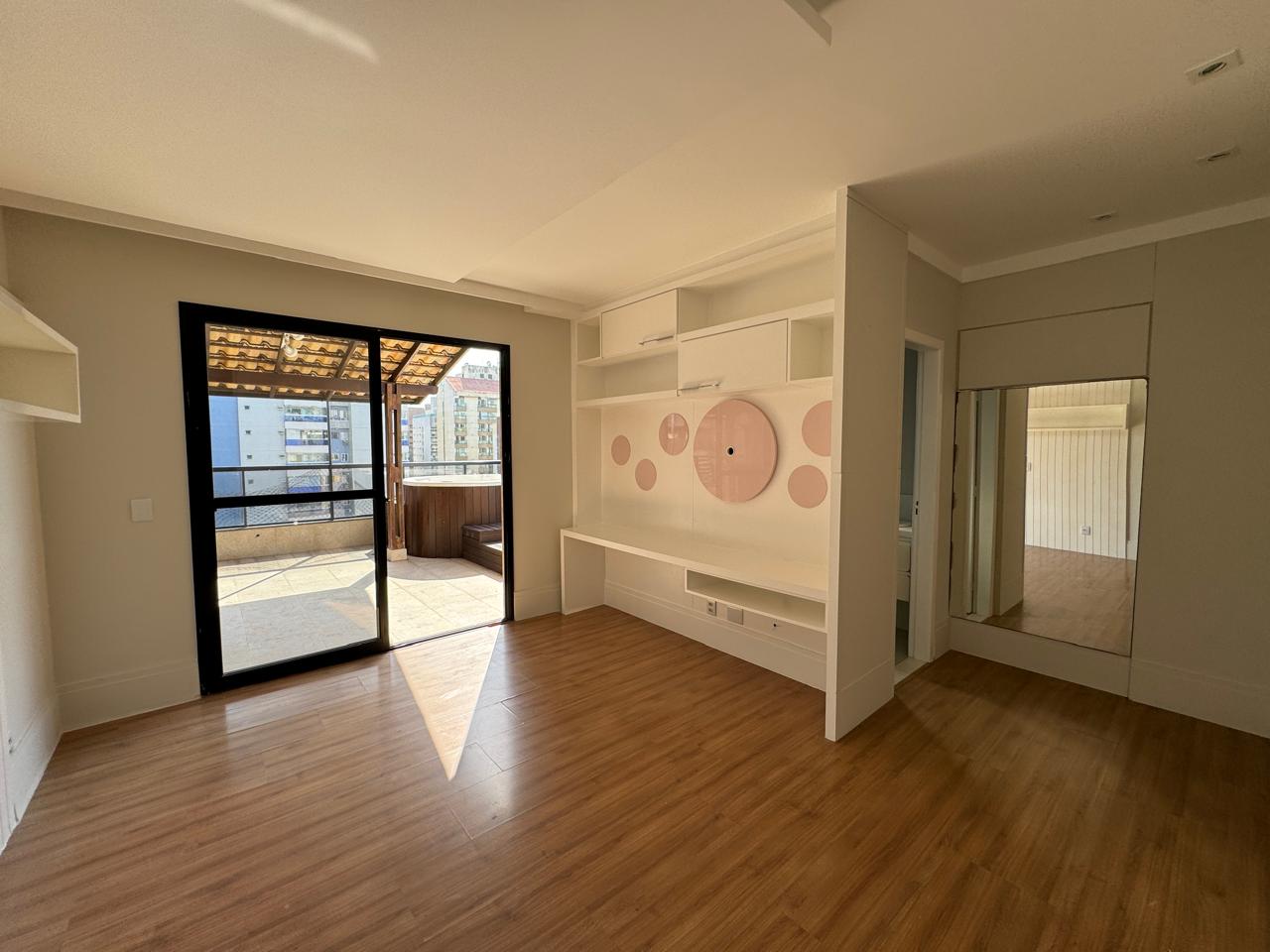 Cobertura Duplex de 03 Quartos com Suítes na Praia da Costa