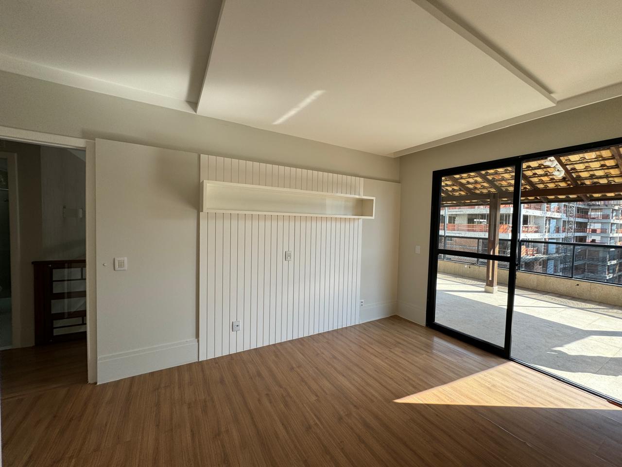 Cobertura Duplex de 03 Quartos com Suítes na Praia da Costa