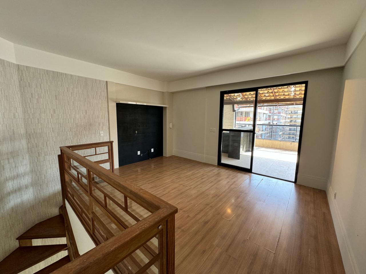 Cobertura Duplex de 03 Quartos com Suítes na Praia da Costa
