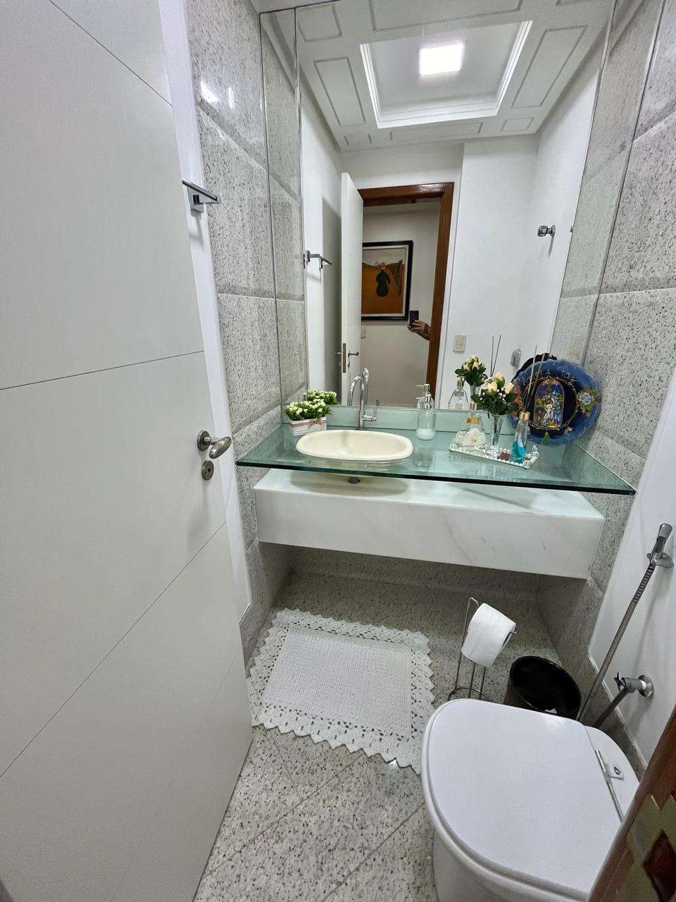 Apartamento de 04 Quartos com 02 Suítes na Praia da Costa 