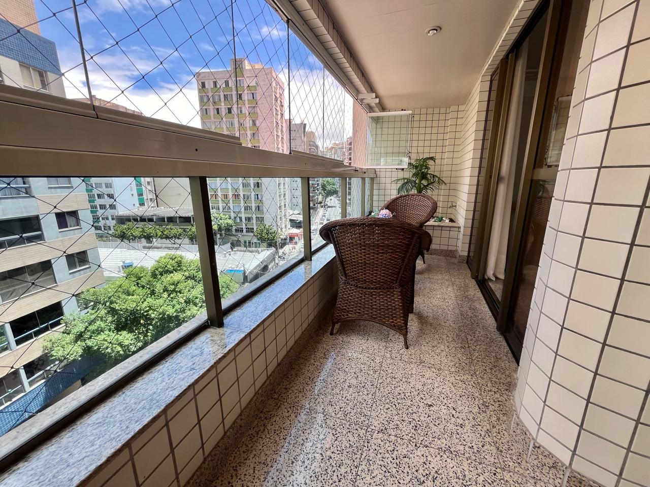 Apartamento de 04 Quartos com 02 Suítes na Praia da Costa 