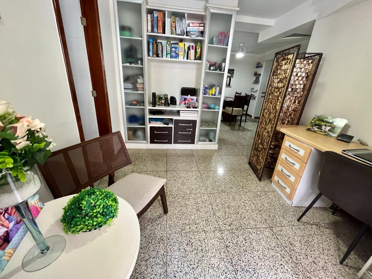 Apartamento de 04 Quartos com 02 Suítes na Praia da Costa 