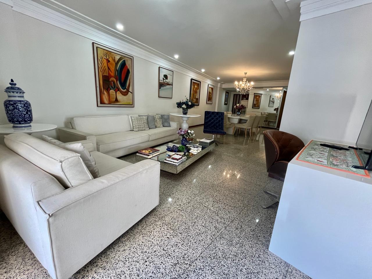 Apartamento de 04 Quartos com 02 Suítes na Praia da Costa 