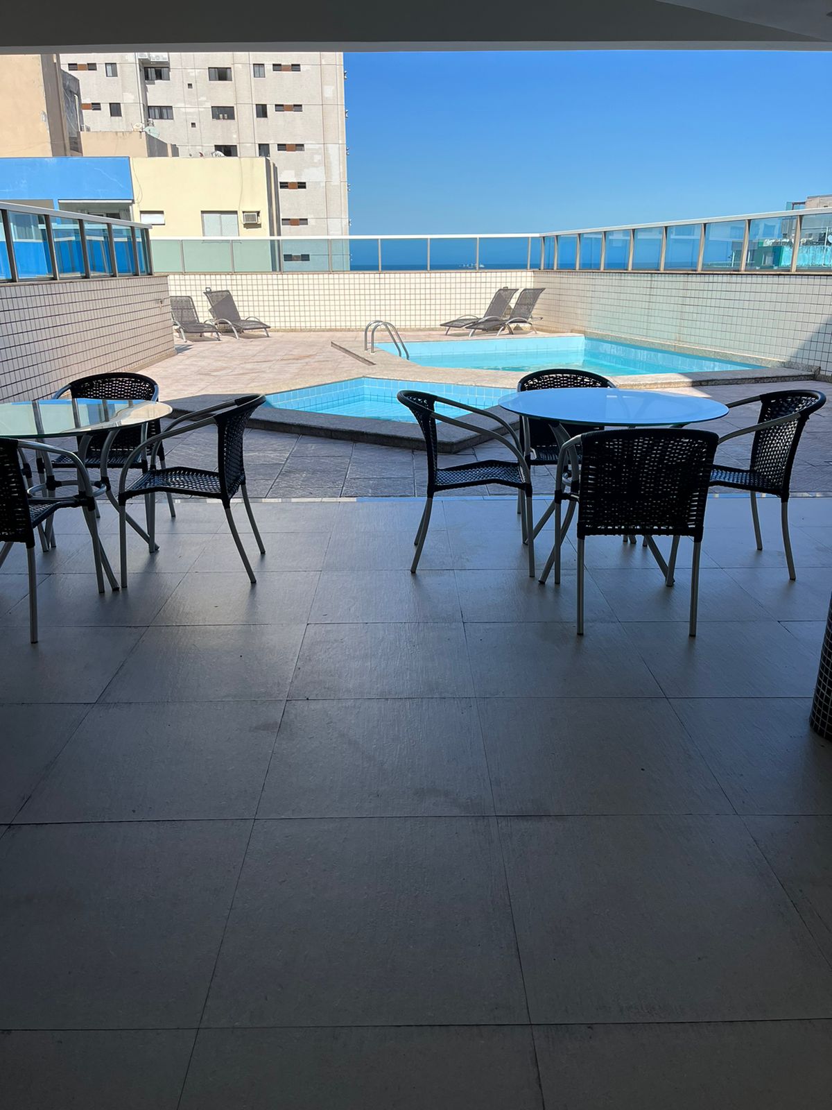 Apartamento de 04 Quartos com 02 Suítes na Praia da Costa 