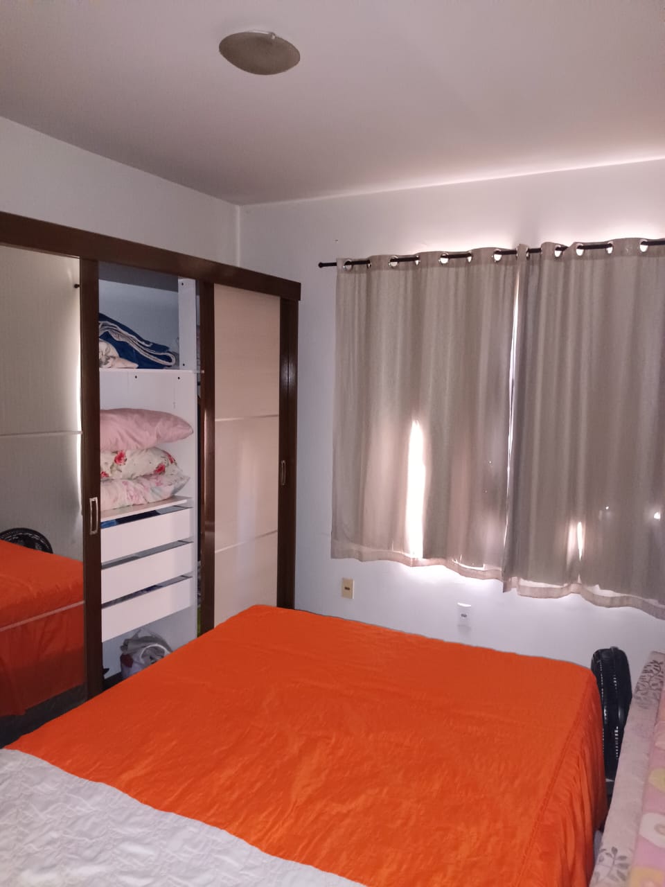 Apartamento de 02 Quartos com Suíte na Praia da Costa 