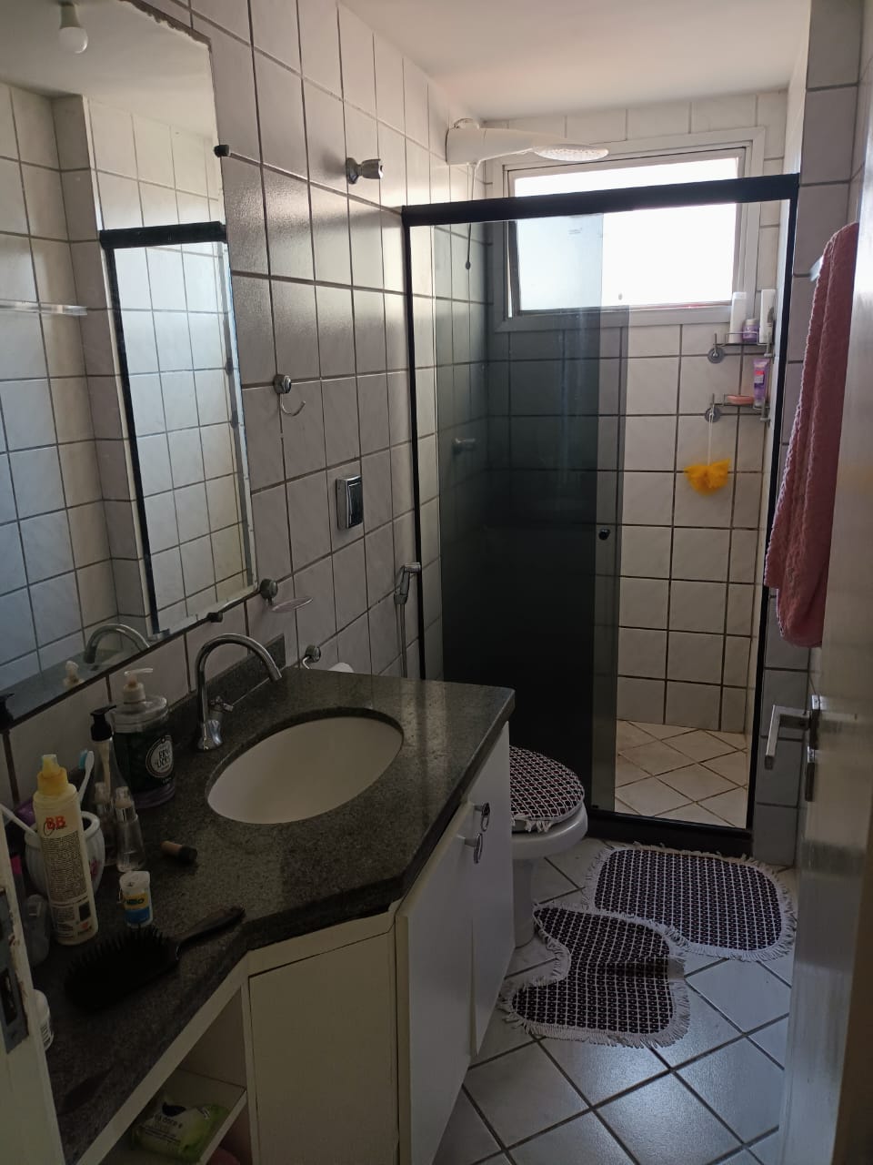 Apartamento de 02 Quartos com Suíte na Praia da Costa 