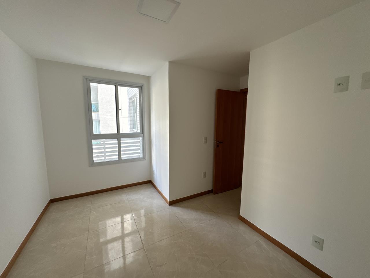 Apartamento de 03 Quartos com Suíte em Itapuã 