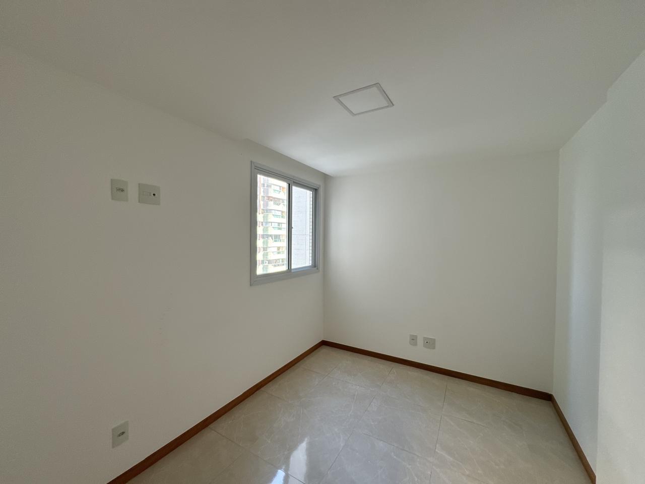 Apartamento de 03 Quartos com Suíte em Itapuã 
