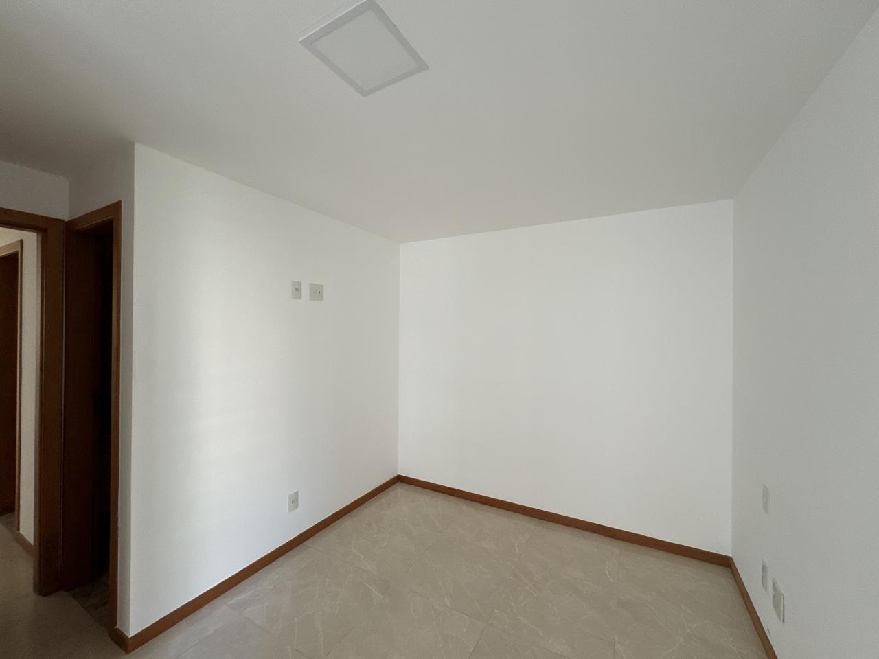 Apartamento de 03 Quartos com Suíte em Itapuã 