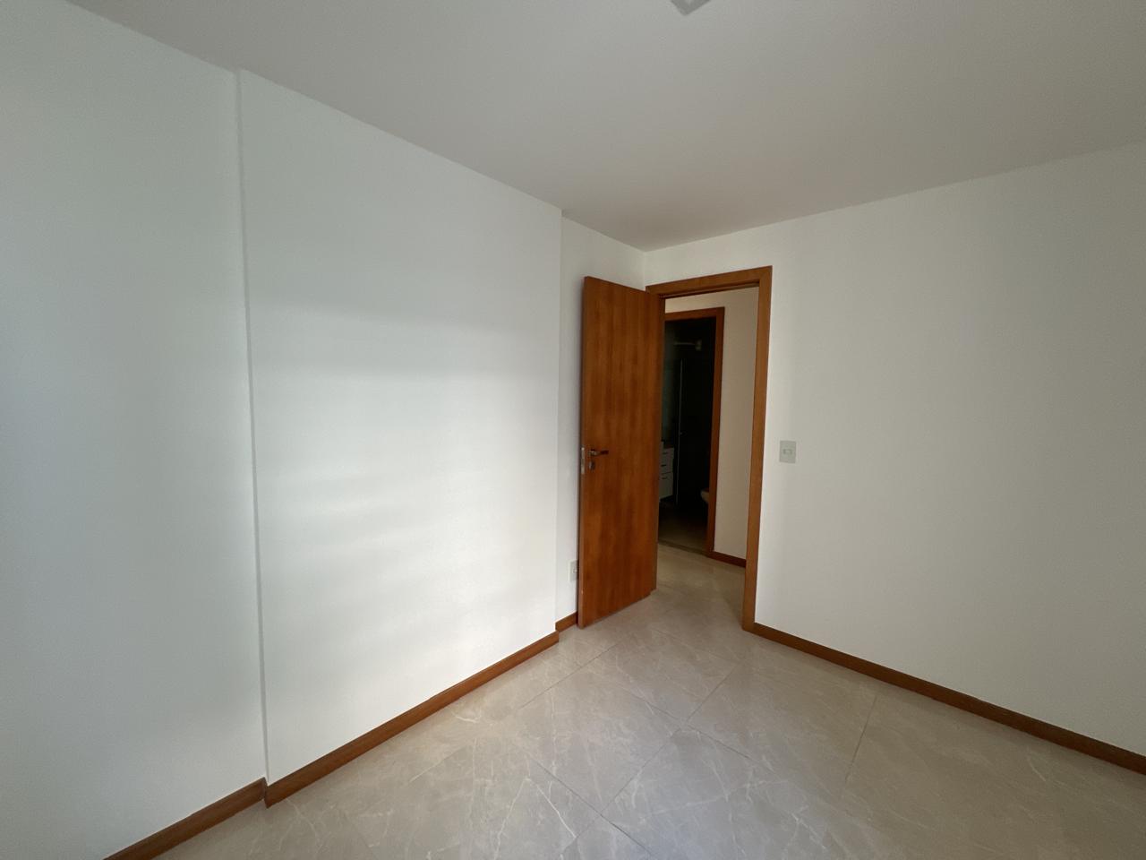 Apartamento de 03 Quartos com Suíte em Itapuã 