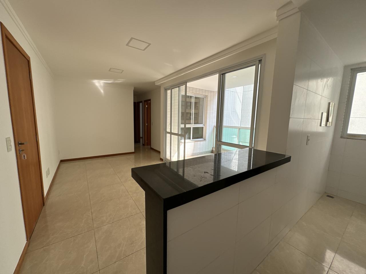 Apartamento de 03 Quartos com Suíte em Itapuã 