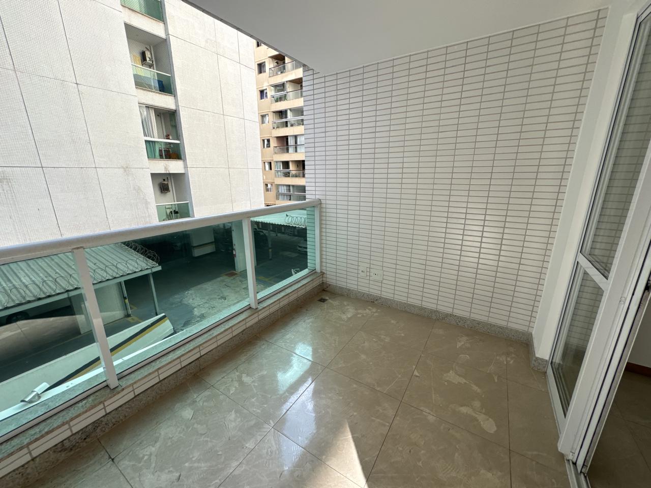 Apartamento de 03 Quartos com Suíte em Itapuã 