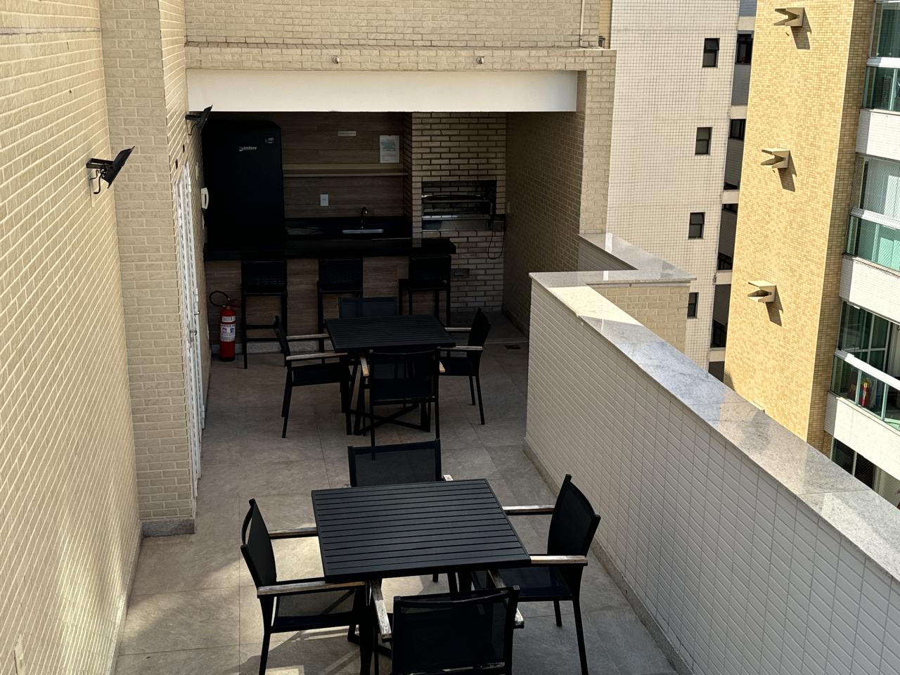 Apartamento de 03 Quartos com Suíte em Itapuã 