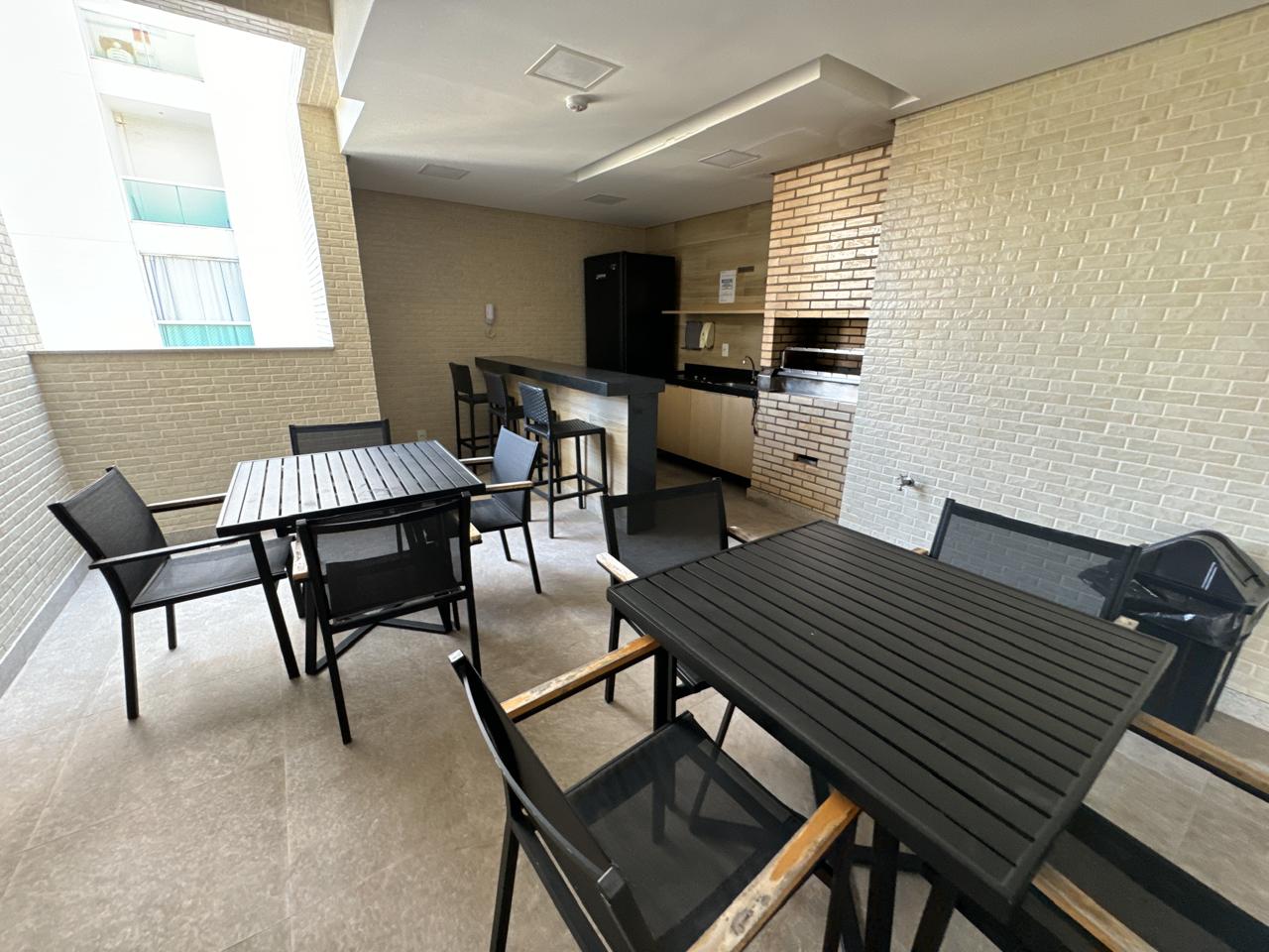 Apartamento de 03 Quartos com Suíte em Itapuã 