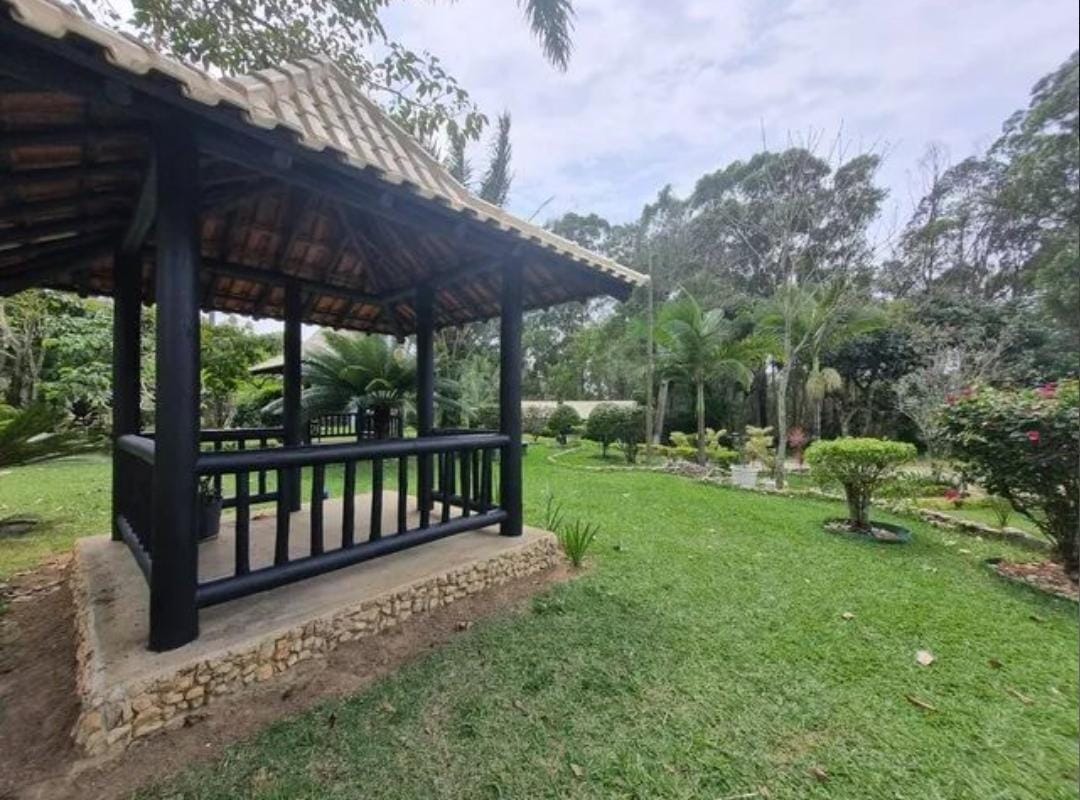Casa no Condomínio Sol do Vale com 05 Quartos com Suíte 