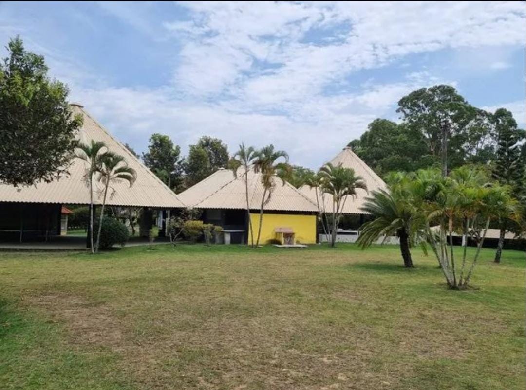 Casa no Condomínio Sol do Vale com 05 Quartos com Suíte 