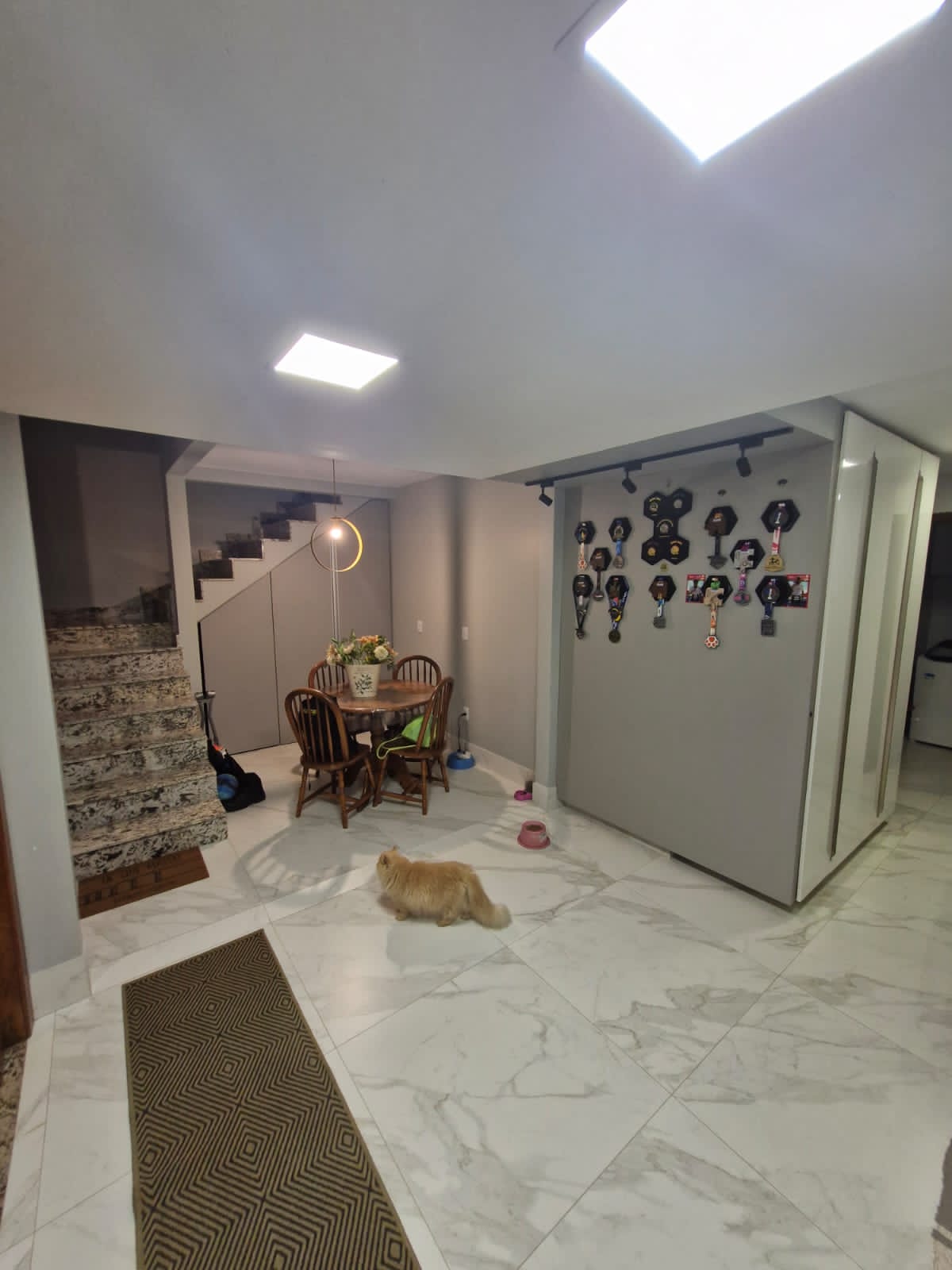 Casa no Condomínio Sol do Vale com 05 Quartos com Suíte 