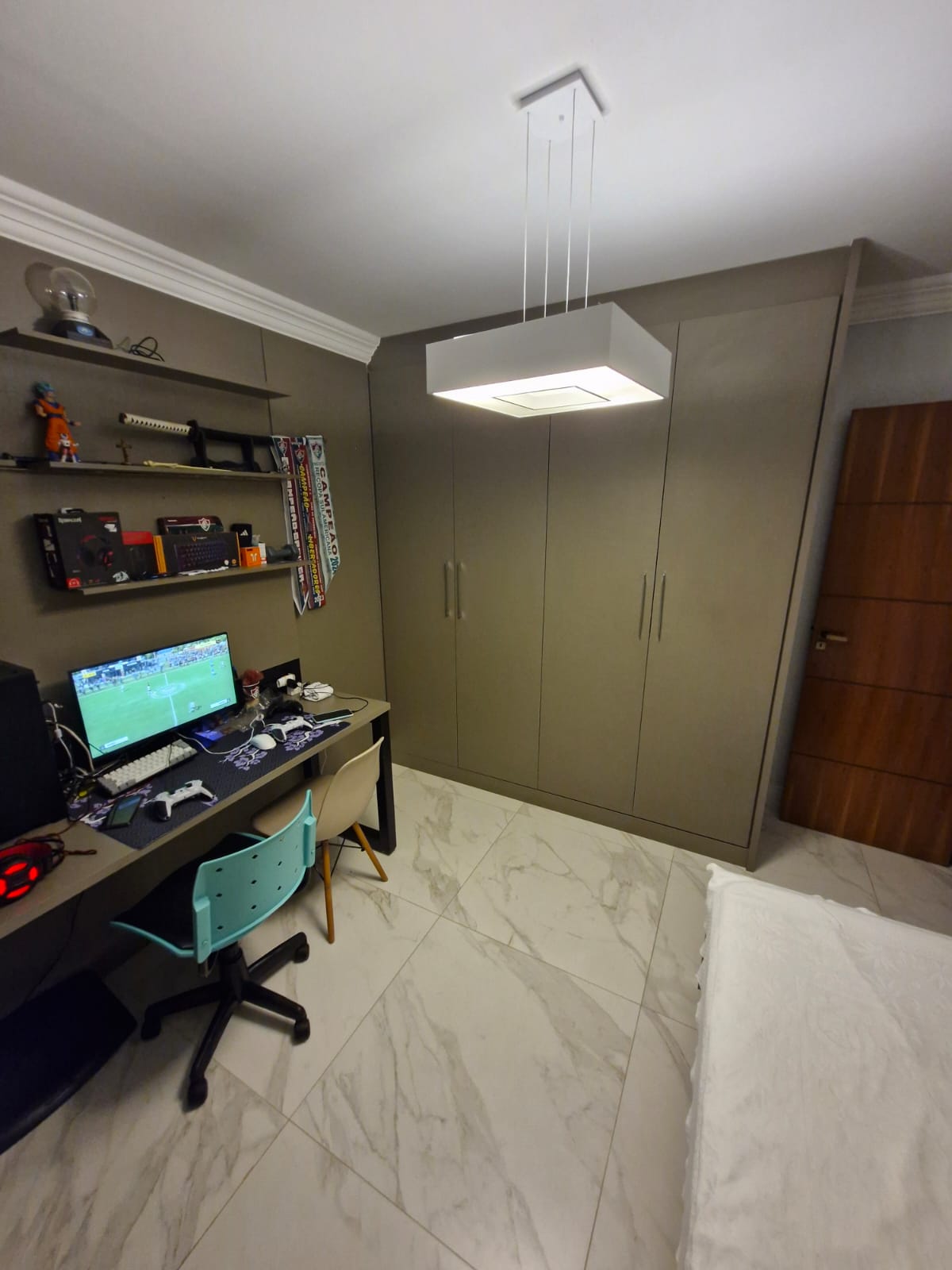 Casa no Condomínio Sol do Vale com 05 Quartos com Suíte 
