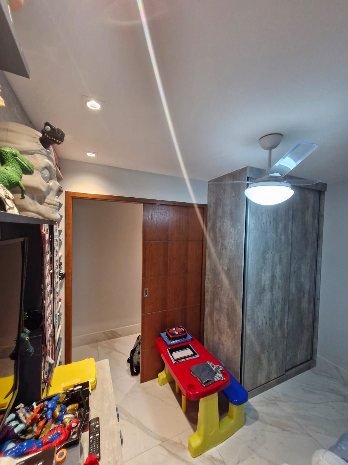 Casa no Condomínio Sol do Vale com 05 Quartos com Suíte 