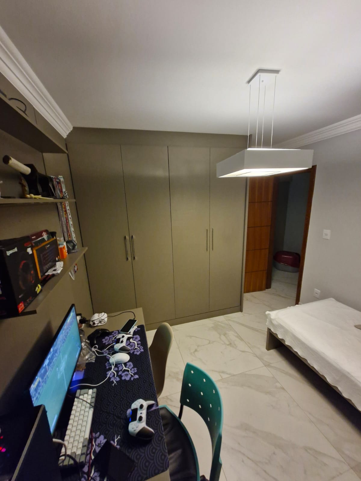 Casa no Condomínio Sol do Vale com 05 Quartos com Suíte 