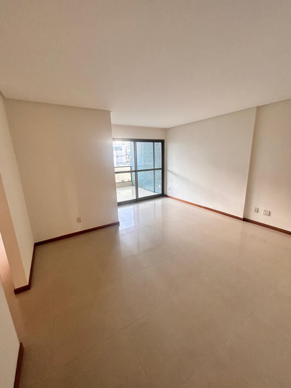 Apartamento de 03 Quartos com Suíte em Itapuã