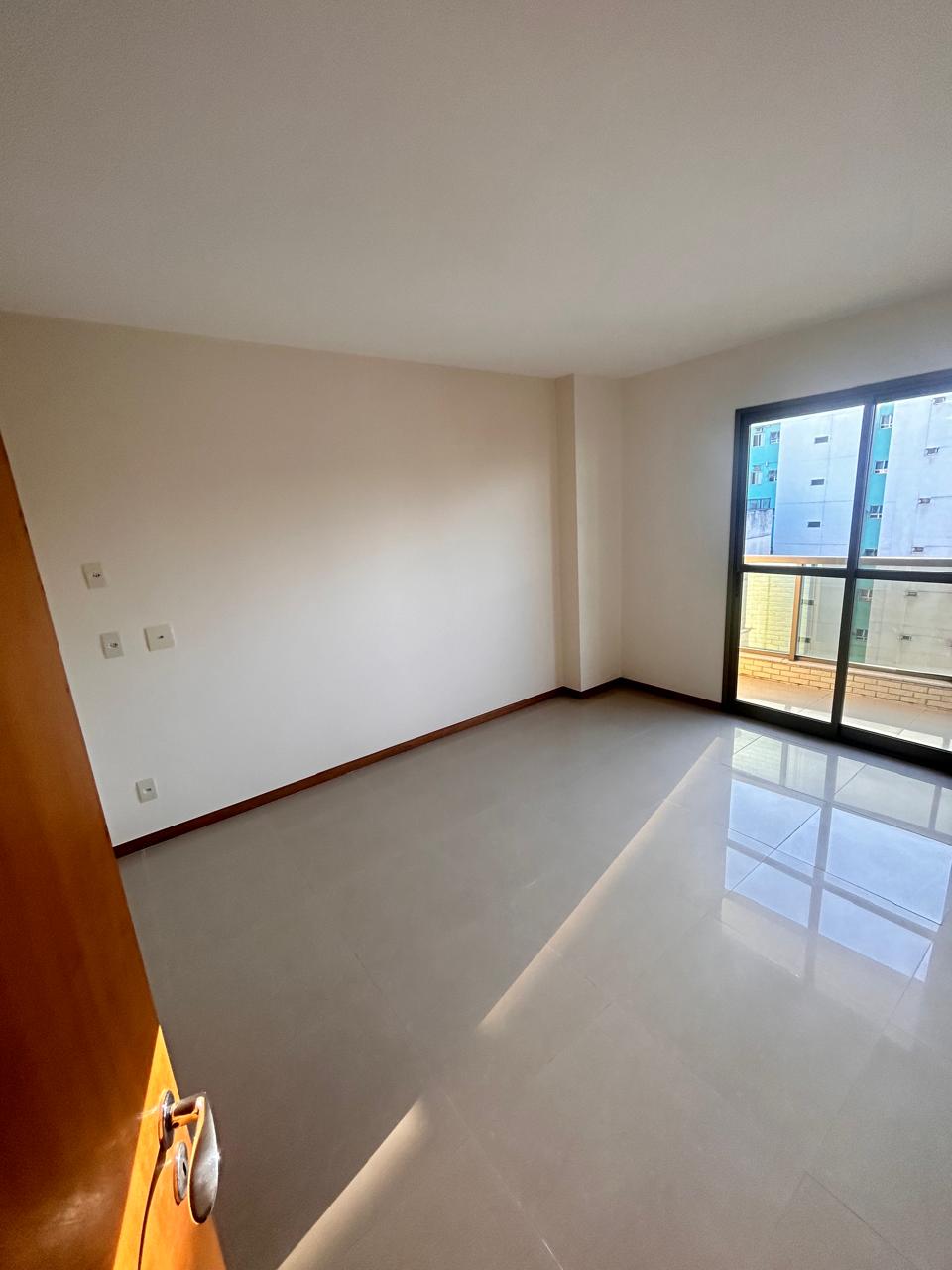 Apartamento de 03 Quartos com Suíte em Itapuã