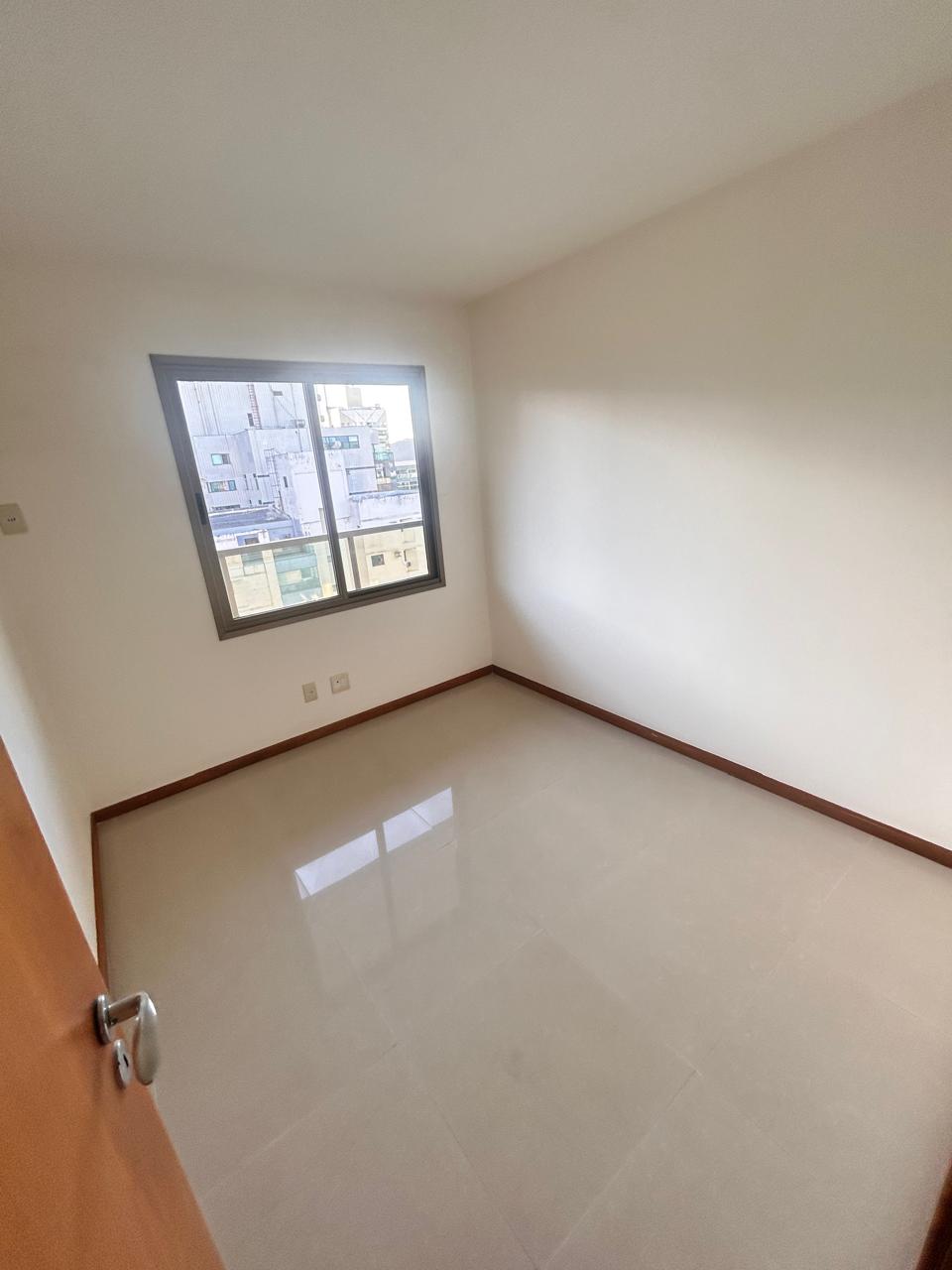 Apartamento de 03 Quartos com Suíte em Itapuã