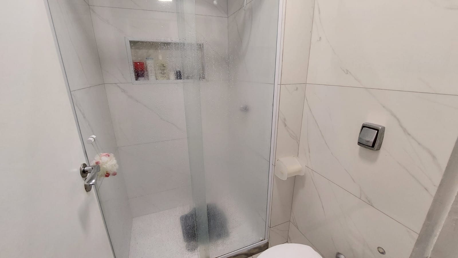 Apartamento de 02 Quartos na Praia da Costa 
