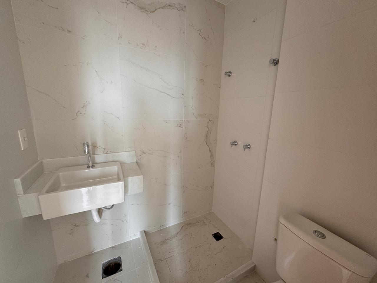 Apartamento de 02 Quartos com Suíte em Itapuã