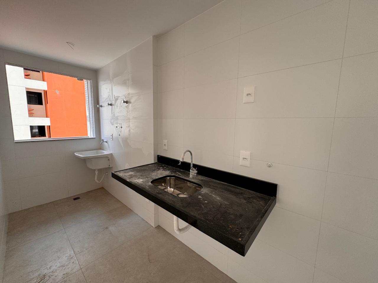 Apartamento de 02 Quartos com Suíte em Itapuã