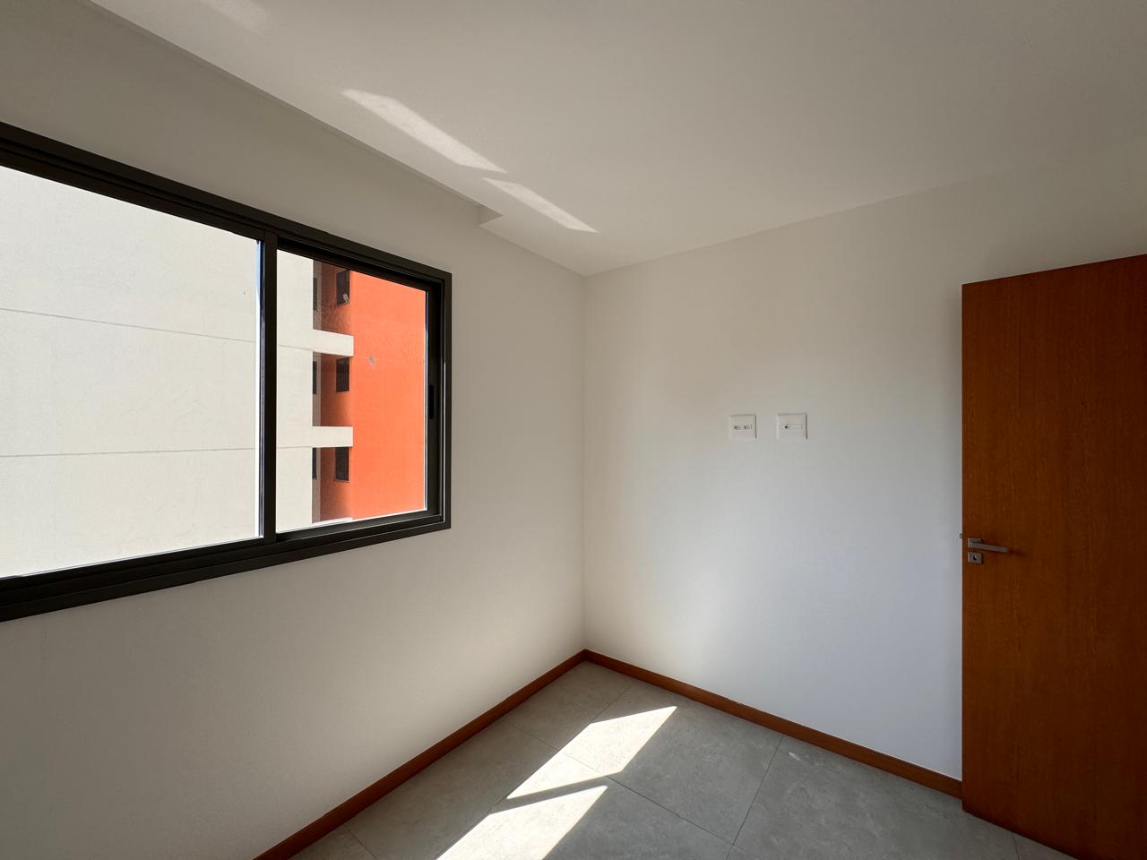 Apartamento de 02 Quartos com Suíte em Itapuã