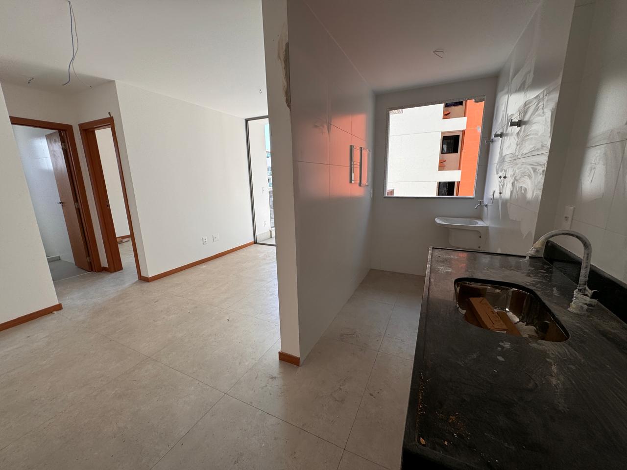 Apartamento de 02 Quartos com Suíte em Itapuã