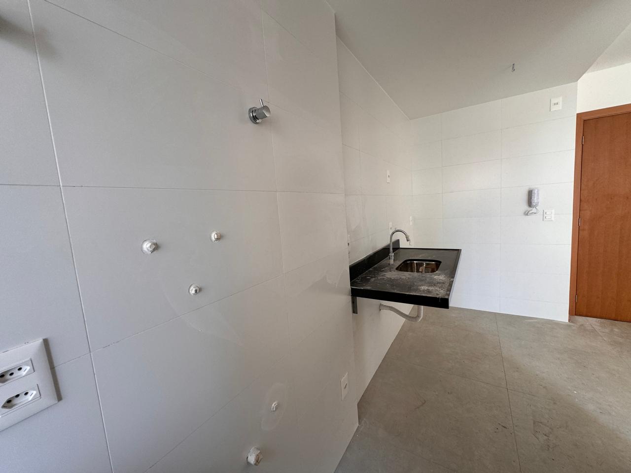 Apartamento de 02 Quartos com Suíte em Itapuã