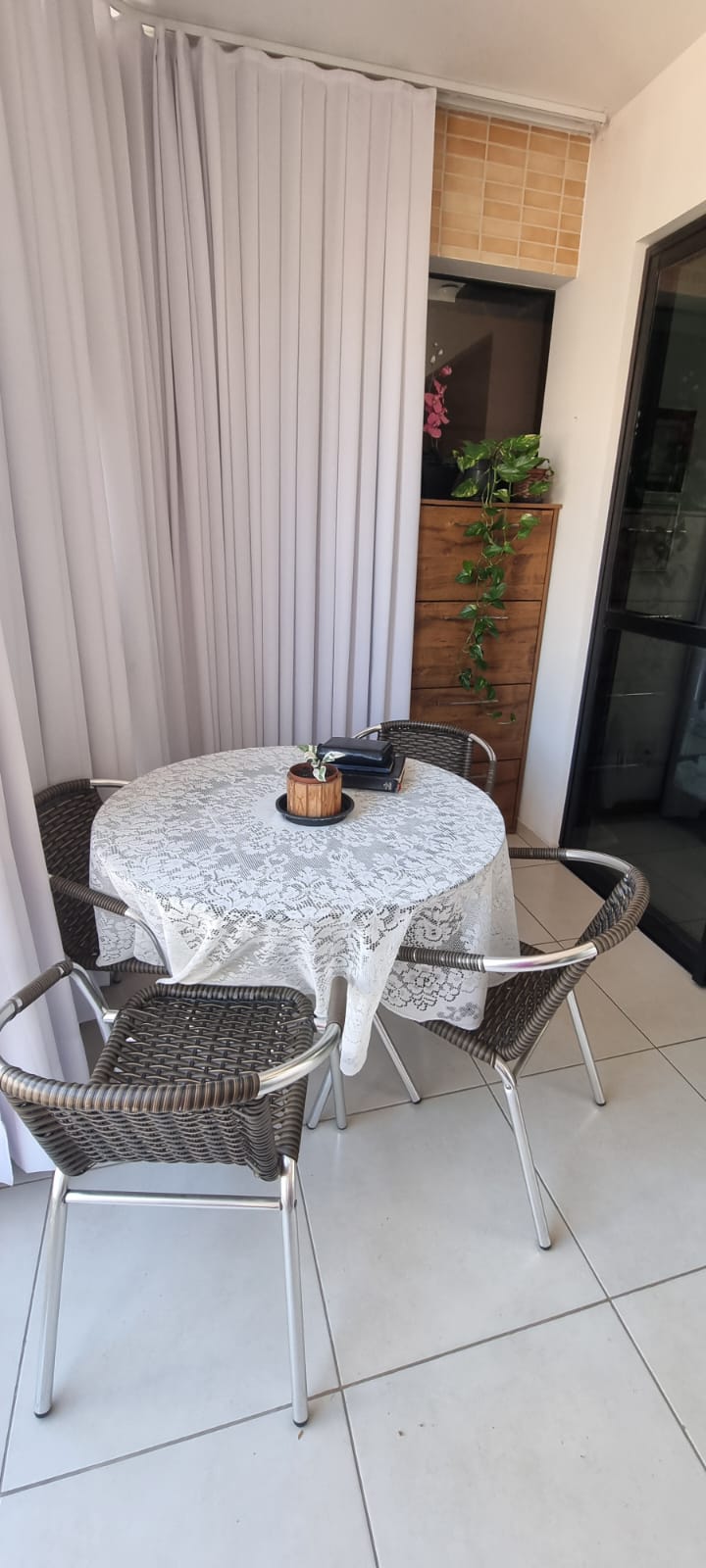 Apartamento de 02 Quartos com Suíte na Praia da Costa 