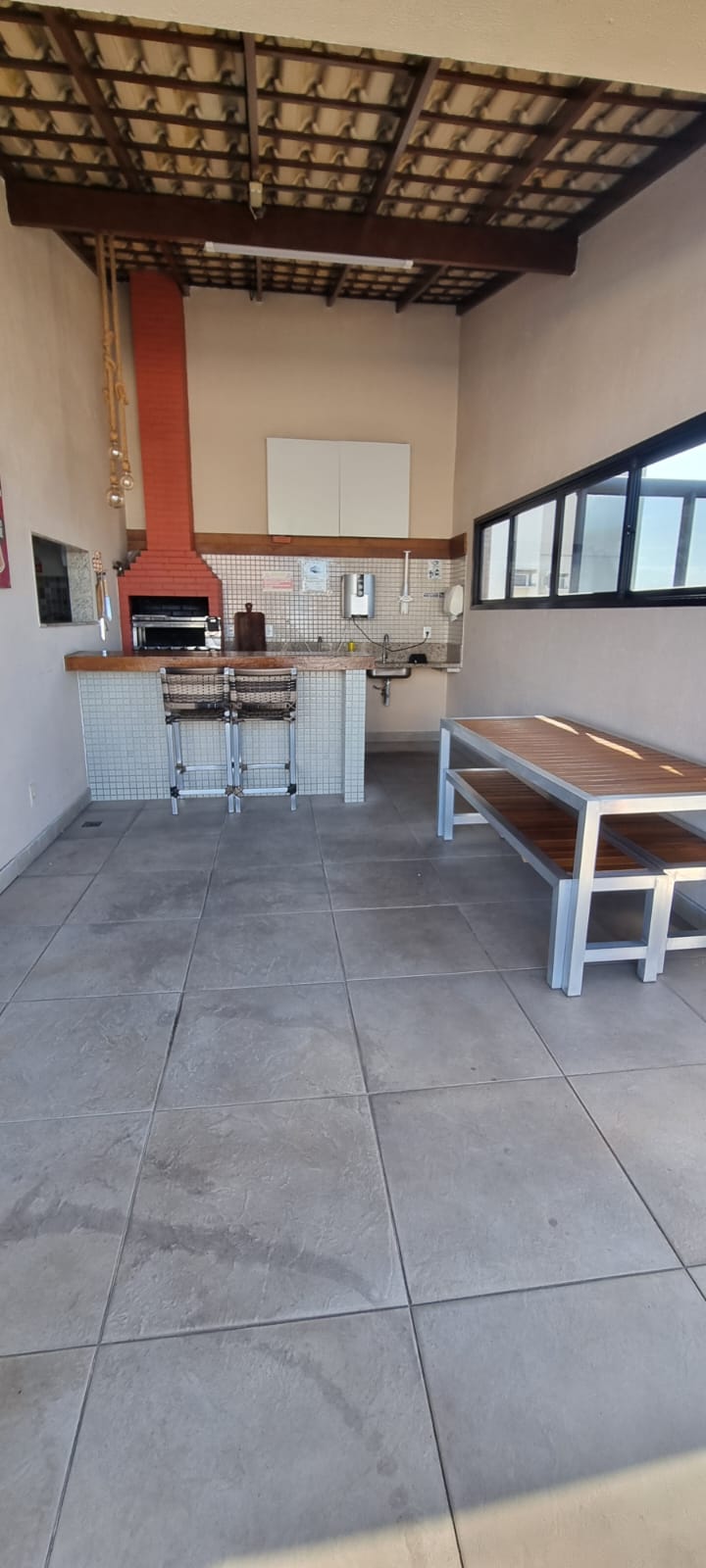 Apartamento de 02 Quartos com Suíte na Praia da Costa 