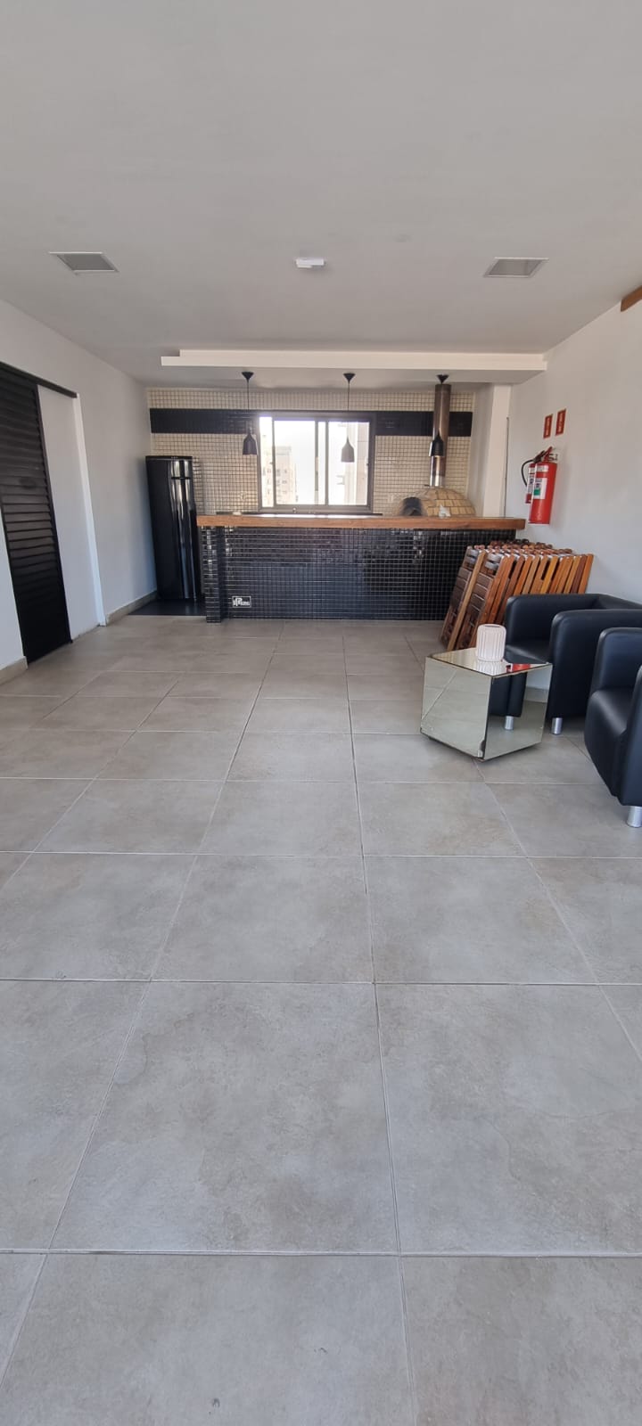 Apartamento de 02 Quartos com Suíte na Praia da Costa 