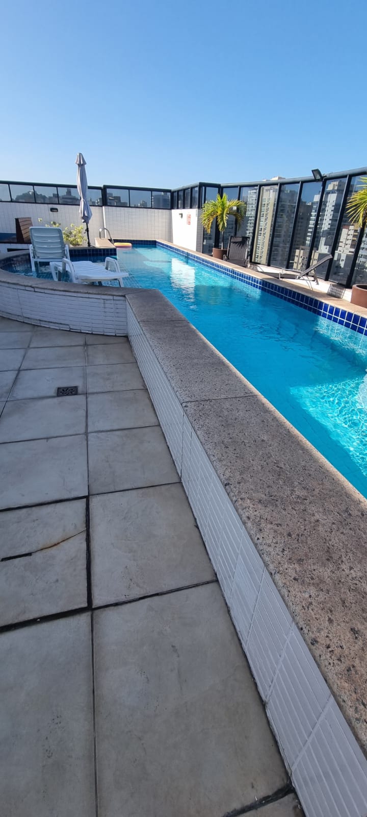 Apartamento de 02 Quartos com Suíte na Praia da Costa 