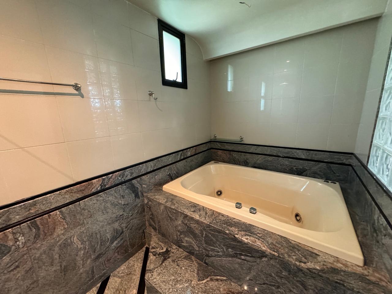 Apartamento de 04 Suítes na Praia da Costa