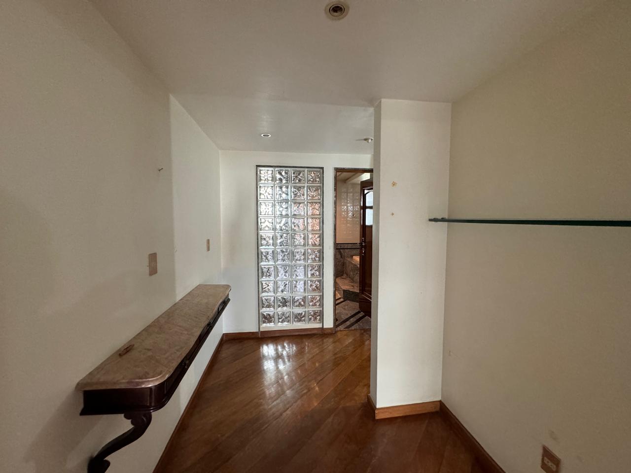 Apartamento de 04 Suítes na Praia da Costa