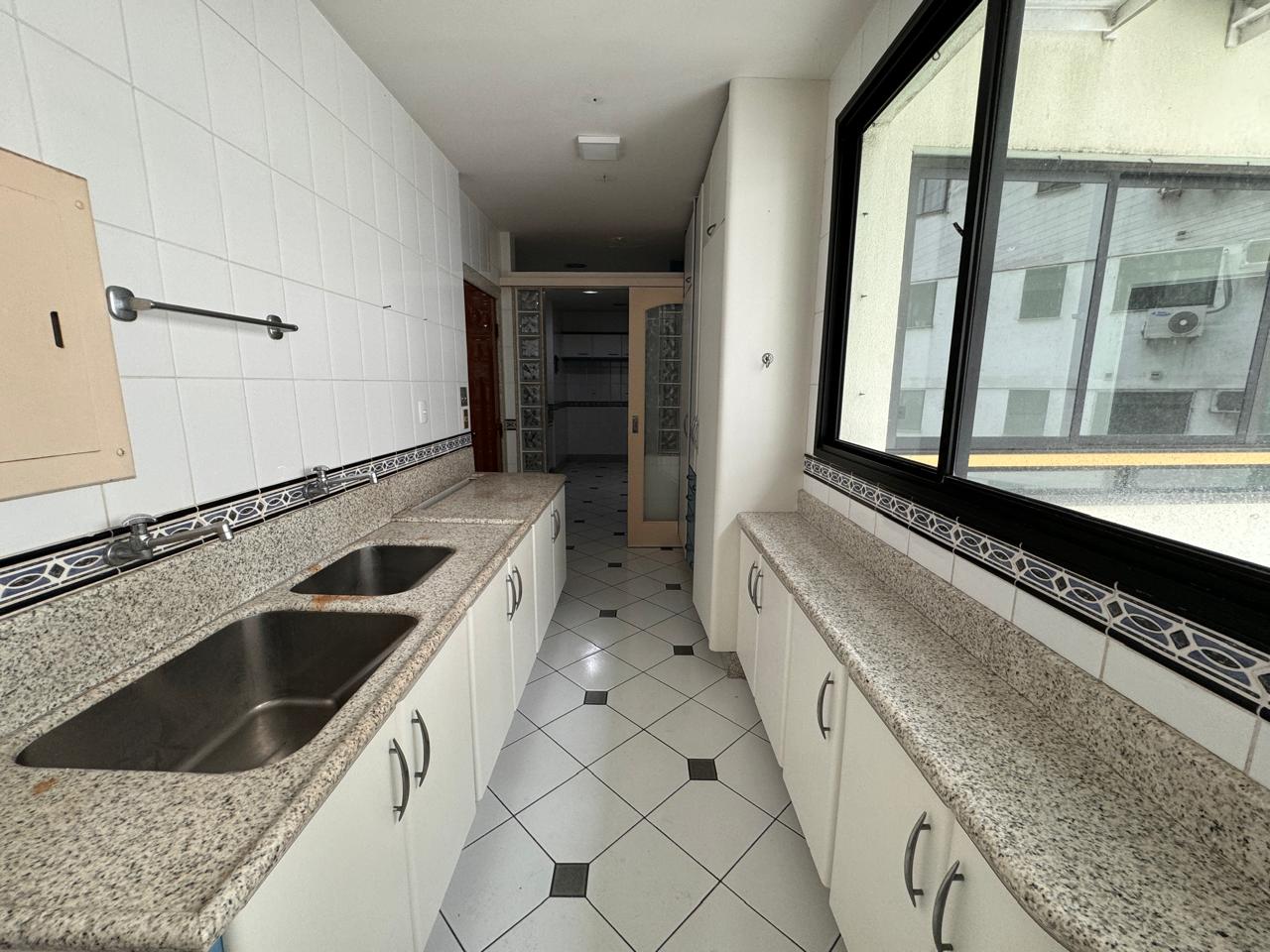 Apartamento de 04 Suítes na Praia da Costa