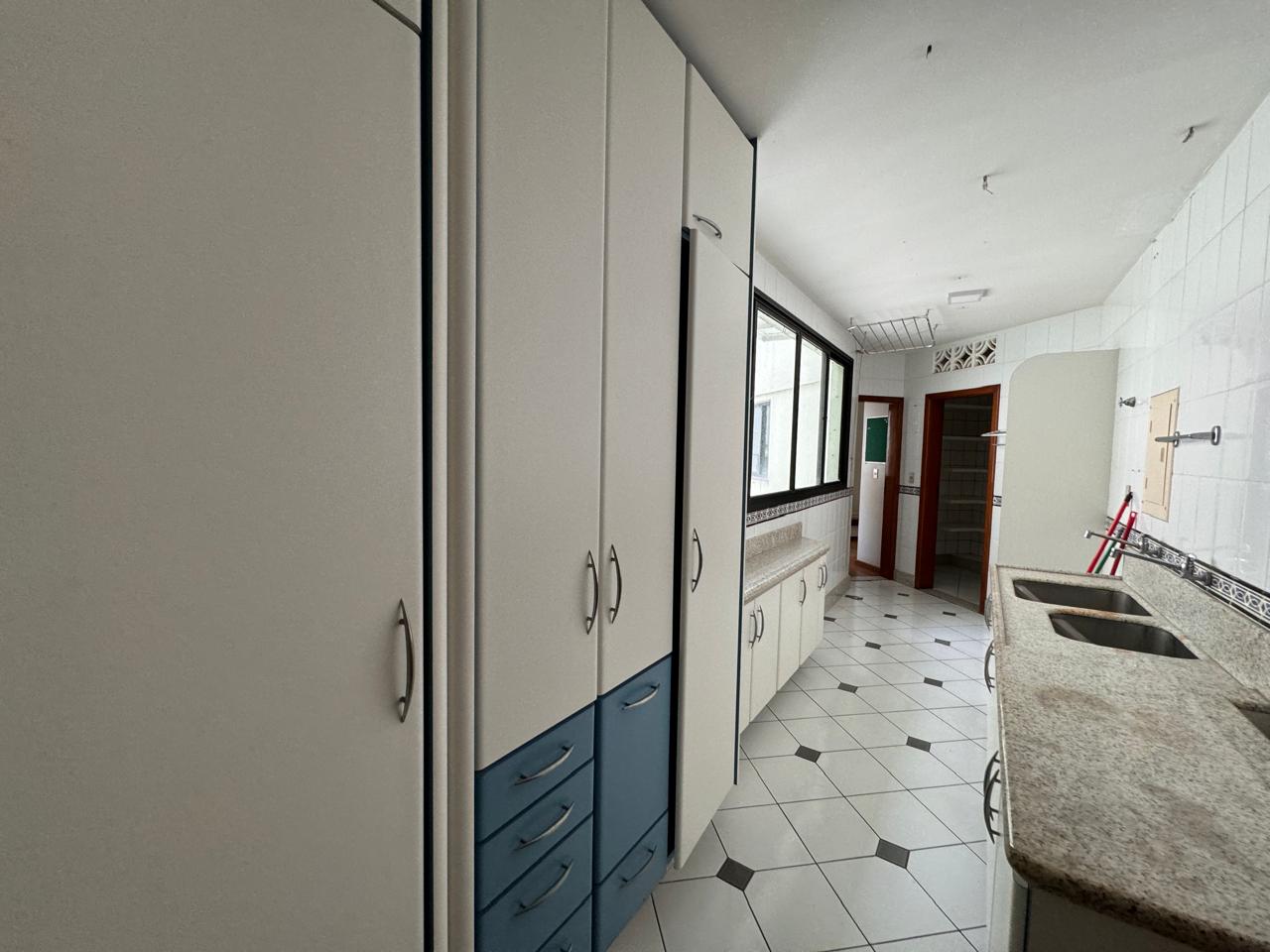 Apartamento de 04 Suítes na Praia da Costa