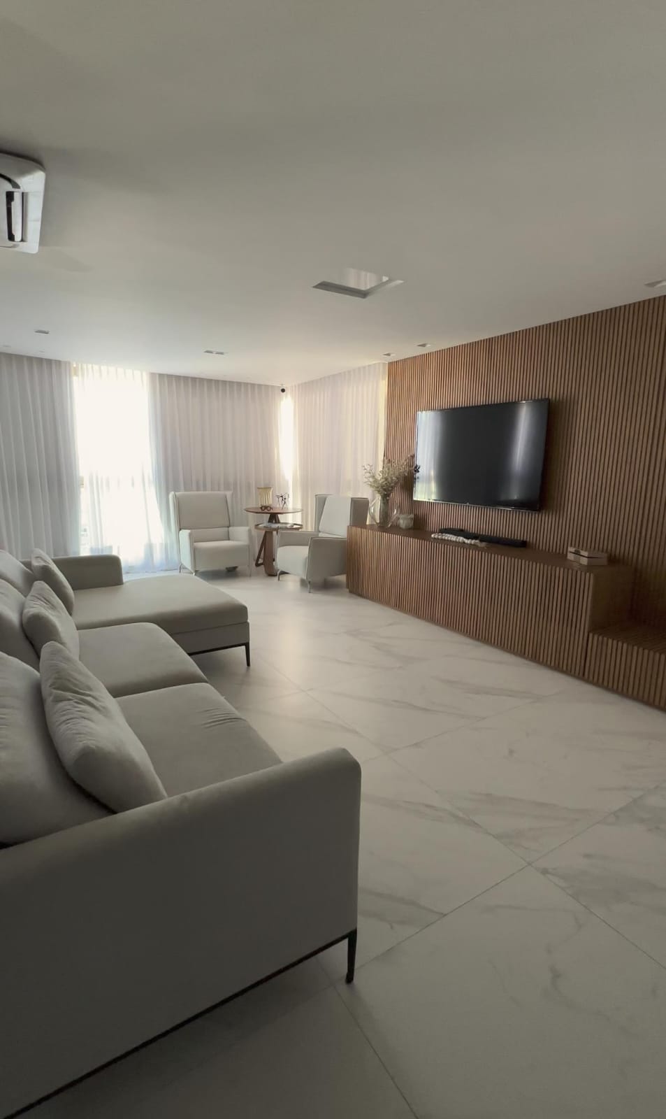 Cobertura com 03 Quartos e 02 Suítes na Praia de Itaparica