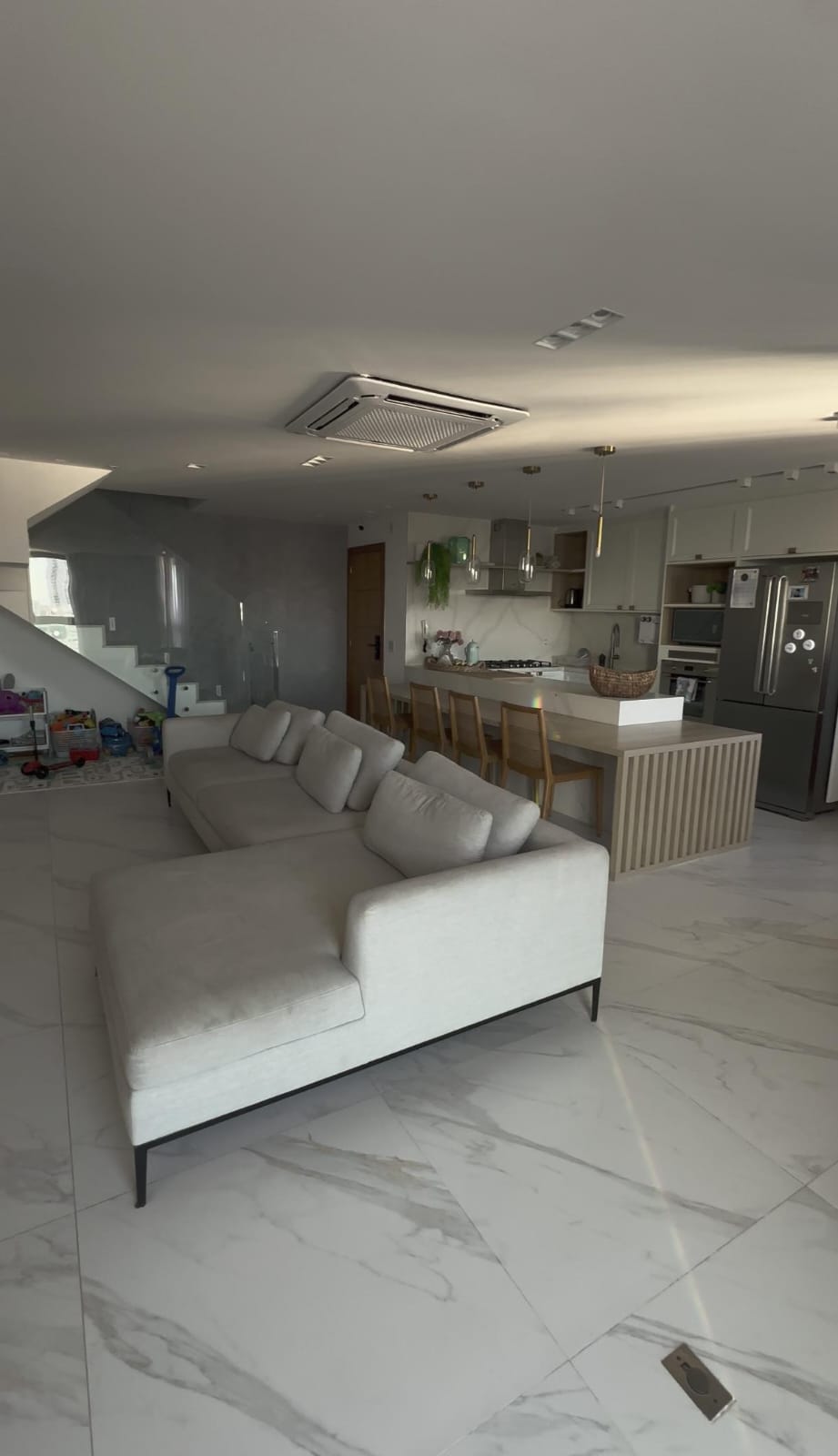 Cobertura com 03 Quartos e 02 Suítes na Praia de Itaparica