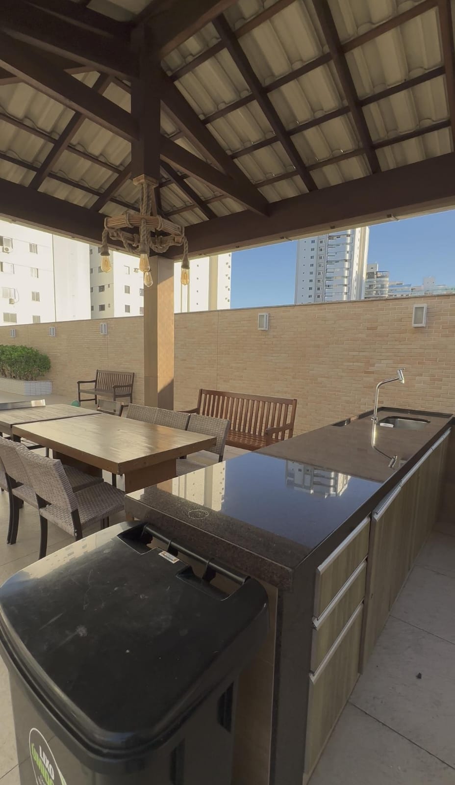 Cobertura com 03 Quartos e 02 Suítes na Praia de Itaparica