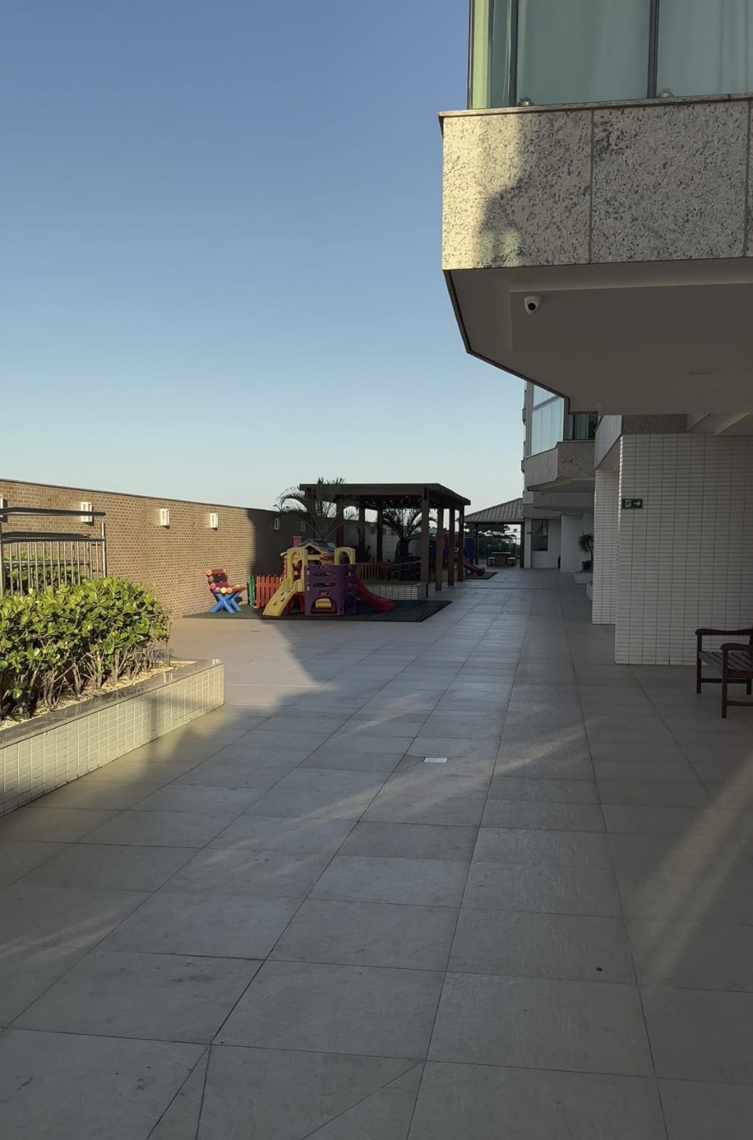 Cobertura com 03 Quartos e 02 Suítes na Praia de Itaparica