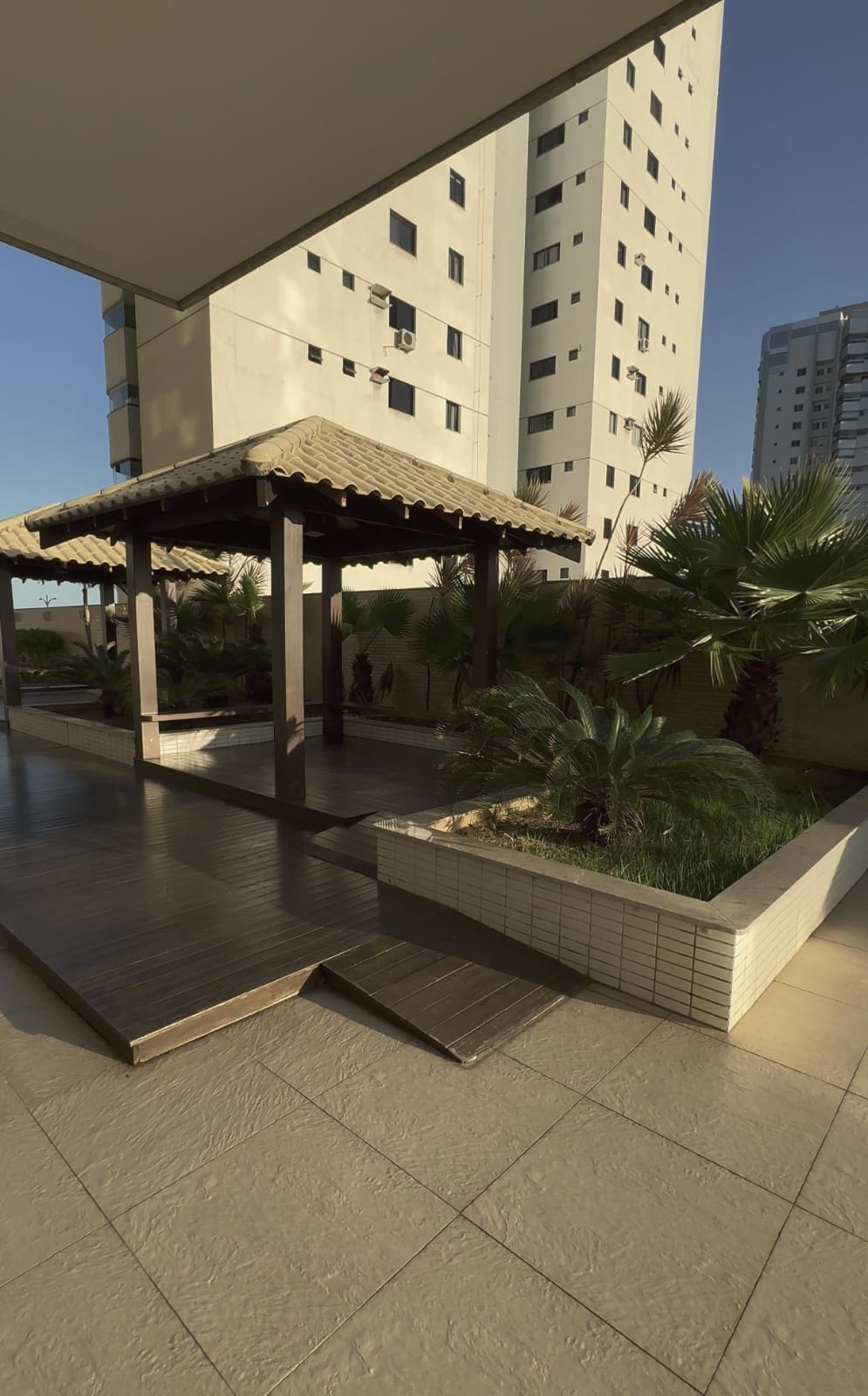 Cobertura com 03 Quartos e 02 Suítes na Praia de Itaparica