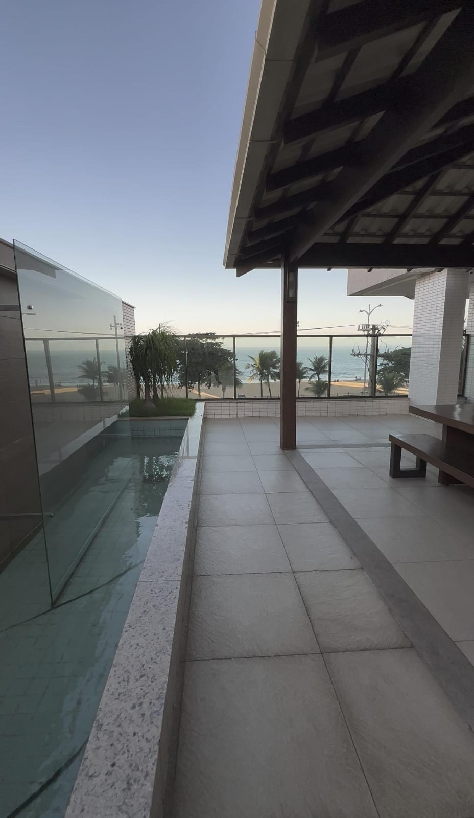 Cobertura com 03 Quartos e 02 Suítes na Praia de Itaparica