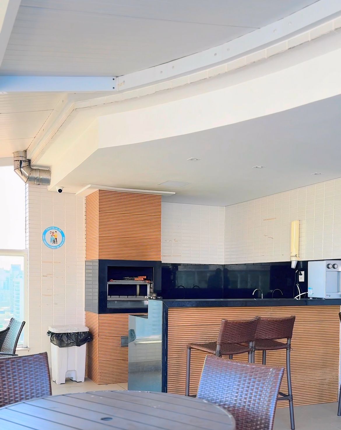 Raridade! 2 Quartos, 3 Vagas e Lazer Completo em Itapuã