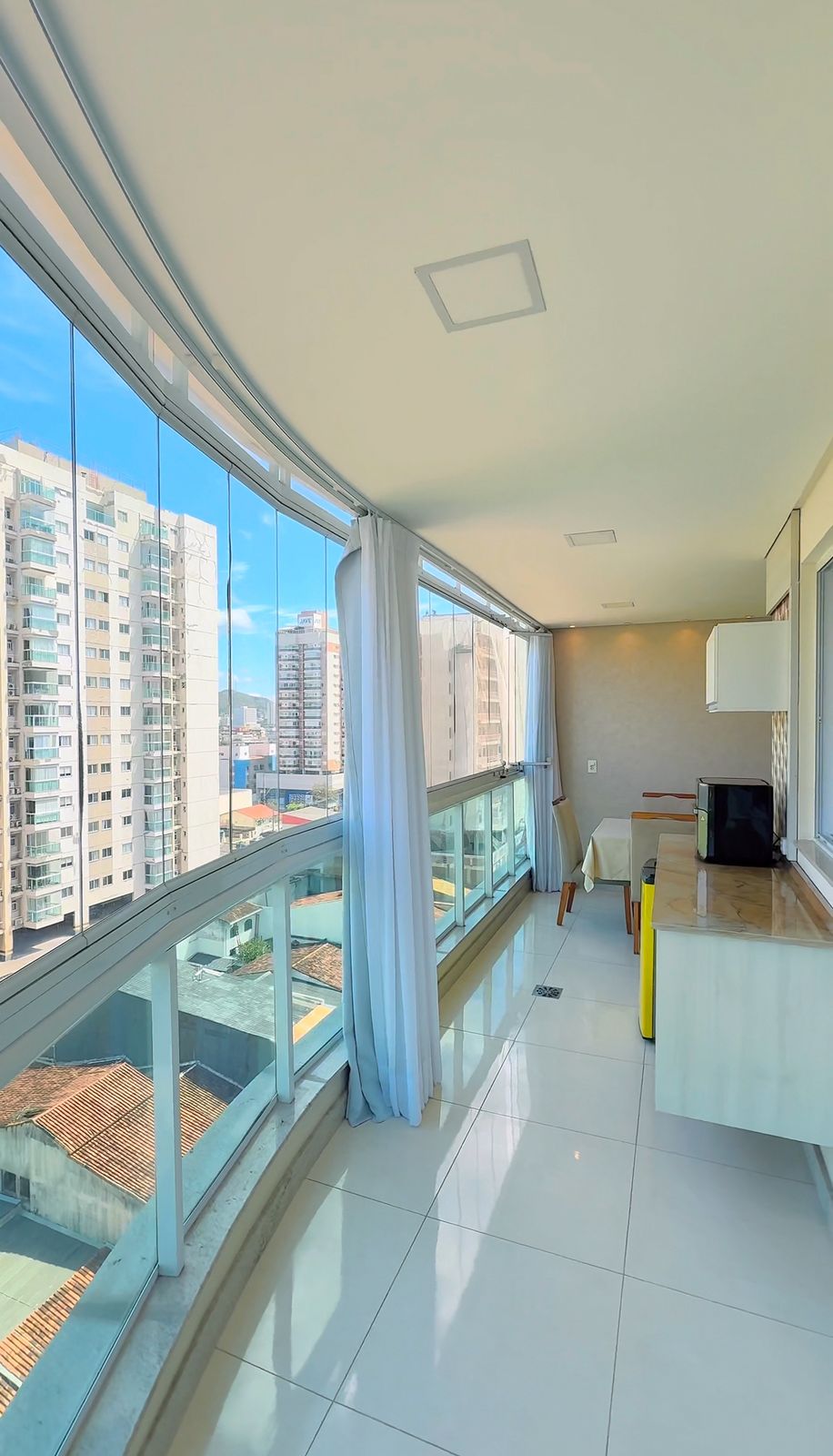 Raridade! 2 Quartos, 3 Vagas e Lazer Completo em Itapuã