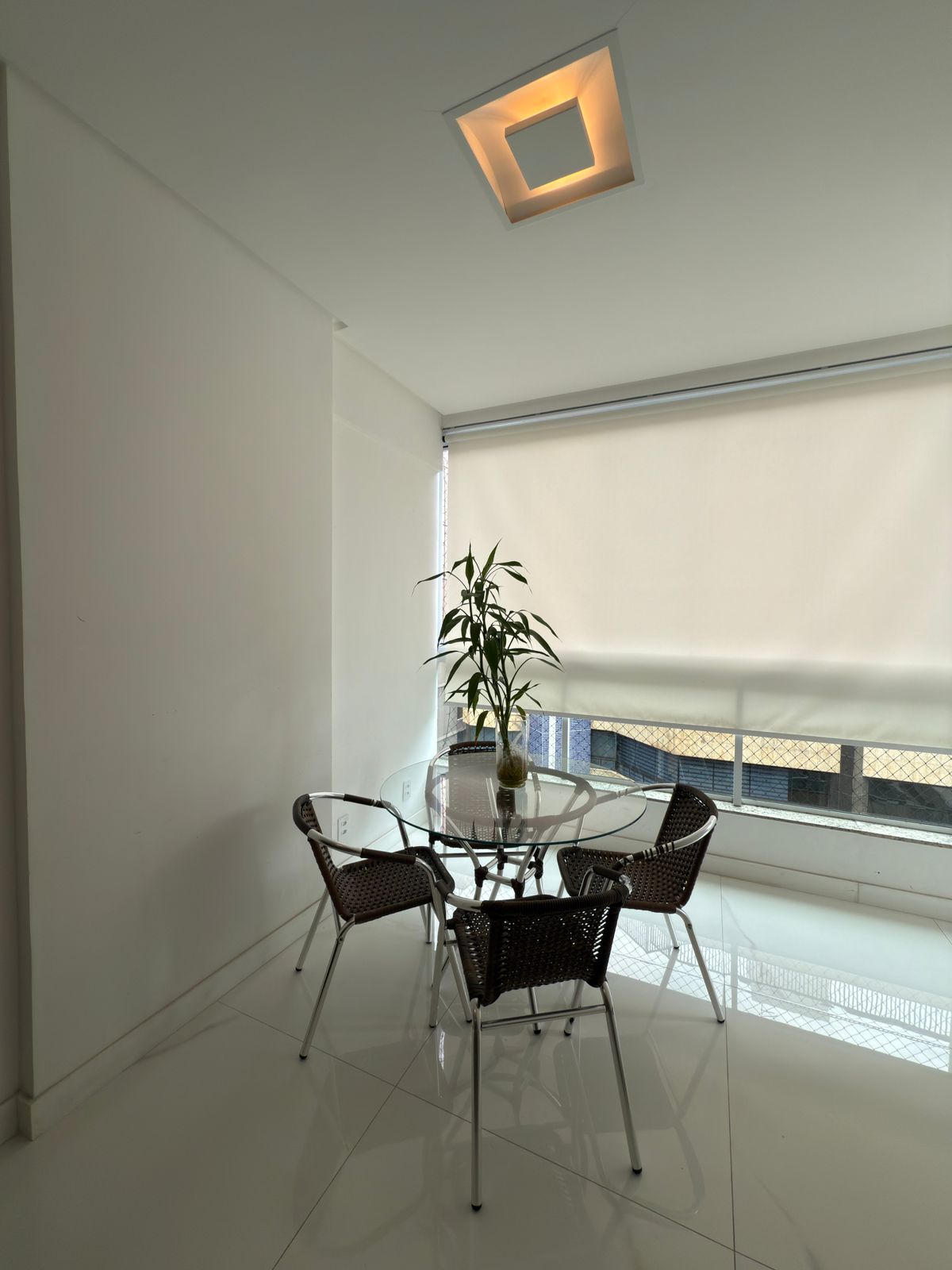 Vendo apto em Itapuã – 2 quartos (1 suíte), 75m², a 1 quadra do mar